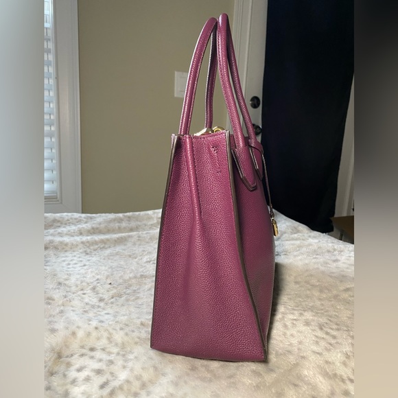 Michael Kors Mercer handbag - Picture 3 of 7